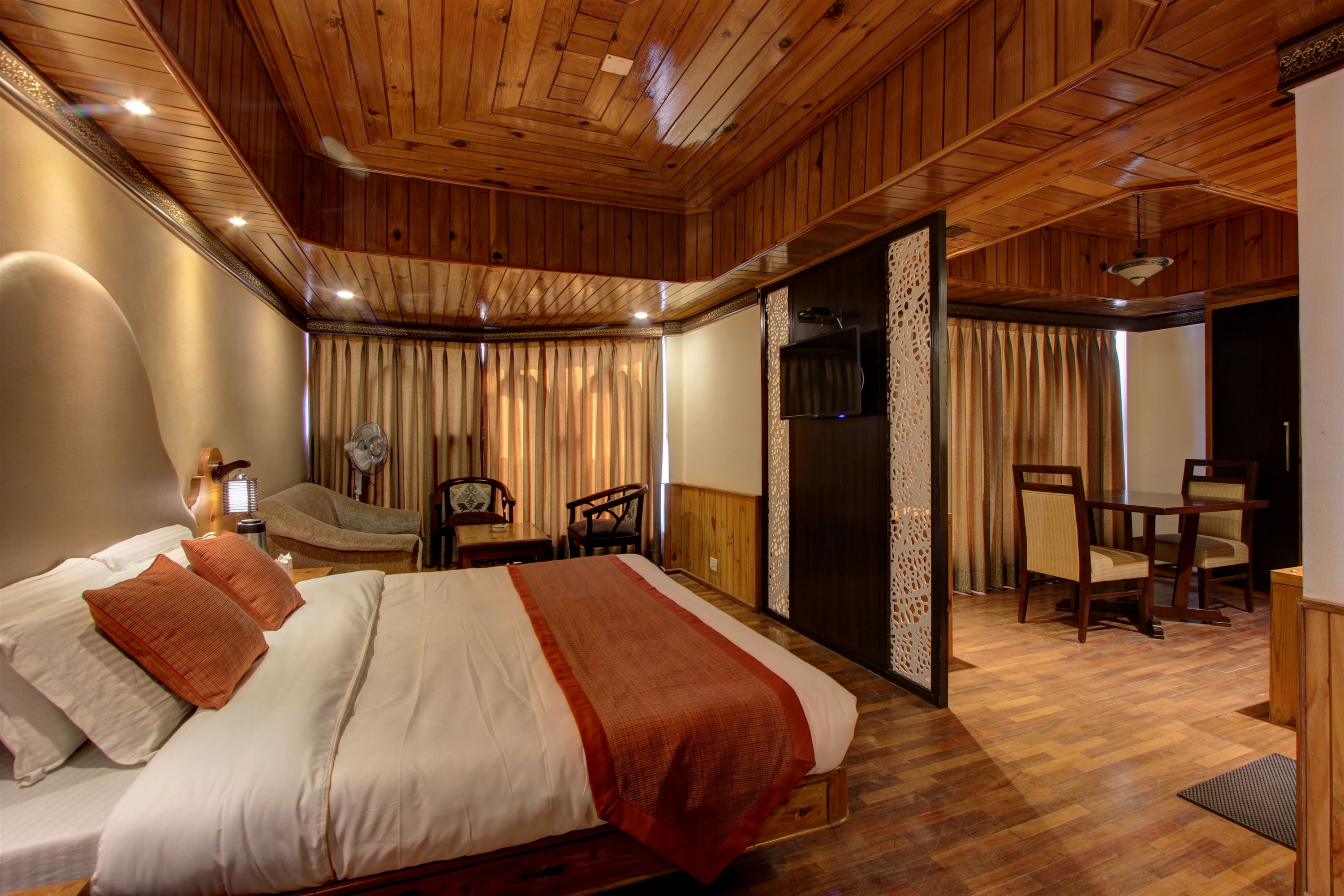 Hotel Kanishka- 200m Mall Road - Tap to explore photos