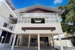 Super Townhouse Deshabhimani Road Kaloor Kochi, Cochin