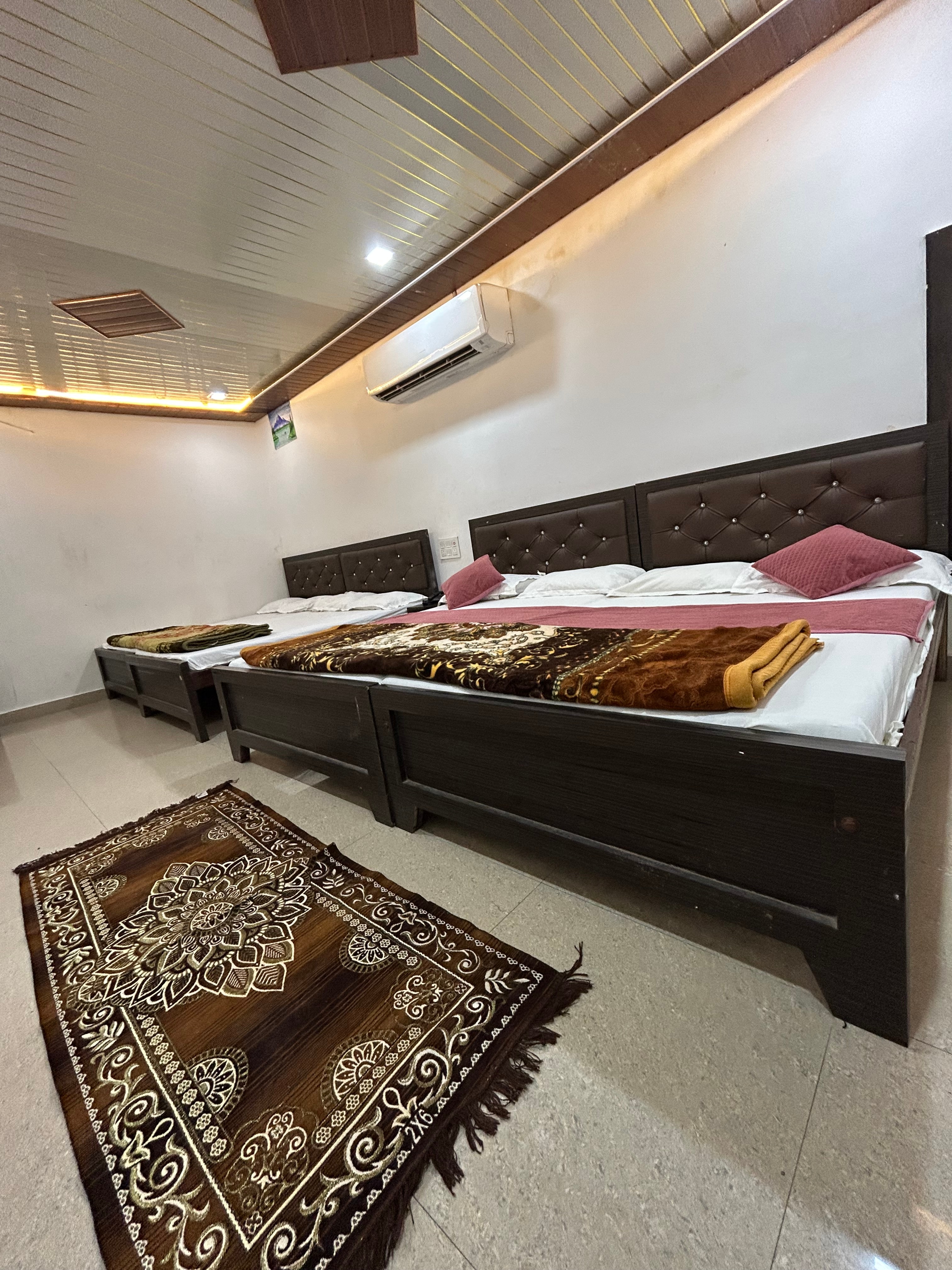 Shri Bankey Bihari Guest House - Tap to explore photos