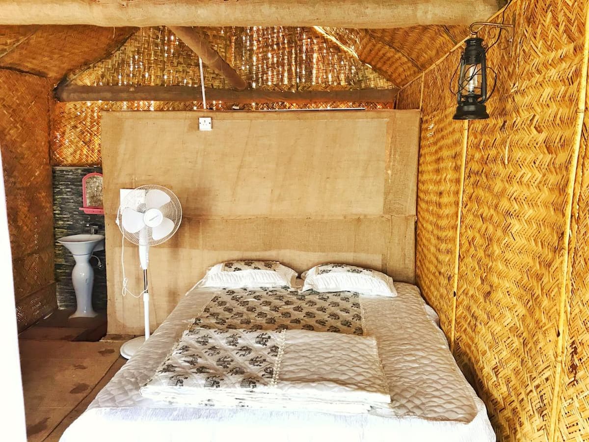 Vistara Beachside Cottages | Rooms & Guided Treks - Tap to explore photos