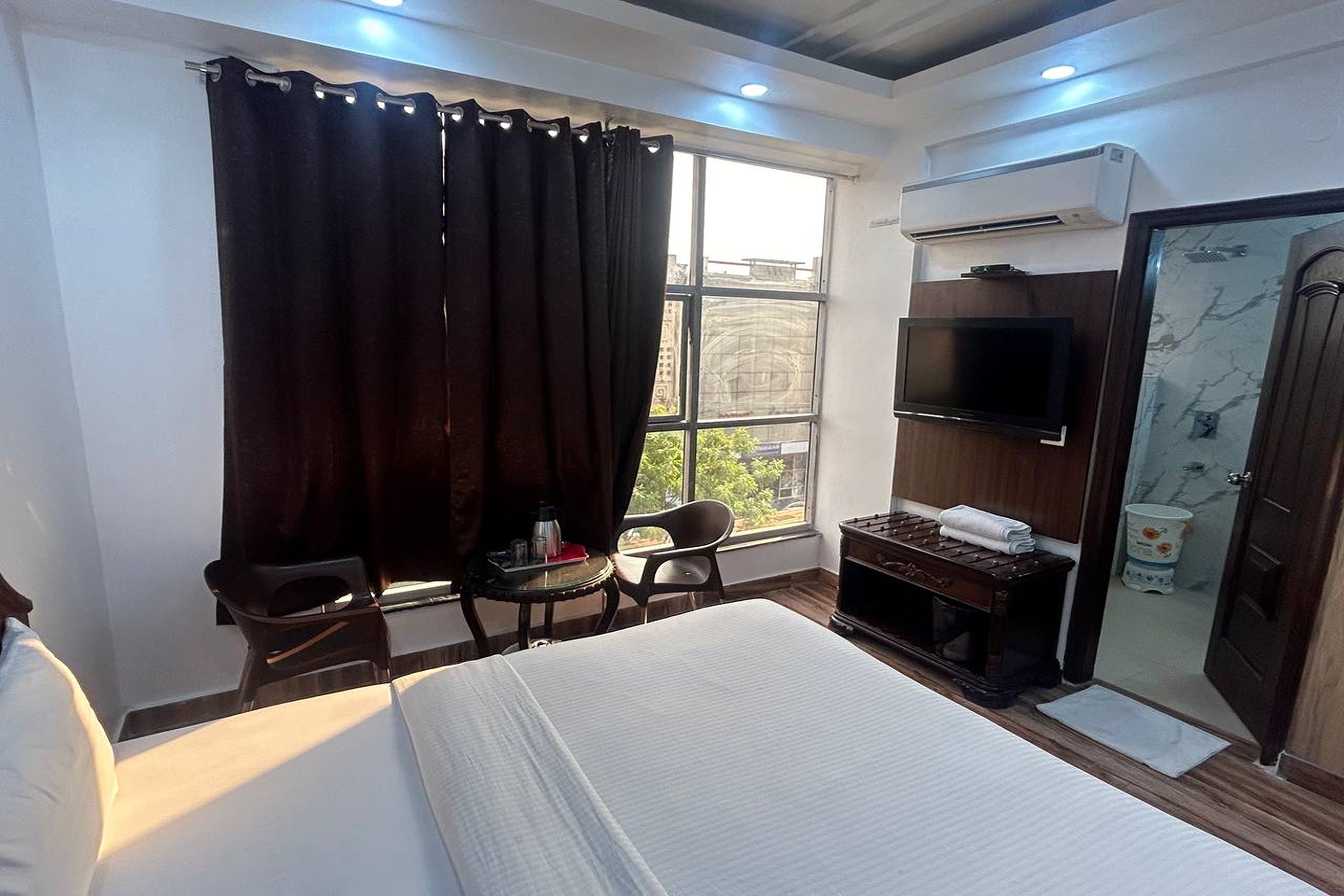 Hotel Today International New Delhi - Tap to explore photos