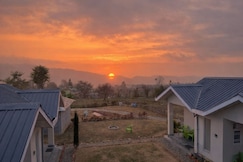 Pagdandi cotteges Bir | Mountain-View Hut | Sunset & Open Spaces, Bir Billing