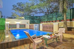 best bangalow with jacuzzi big swimming pool, Lonavala