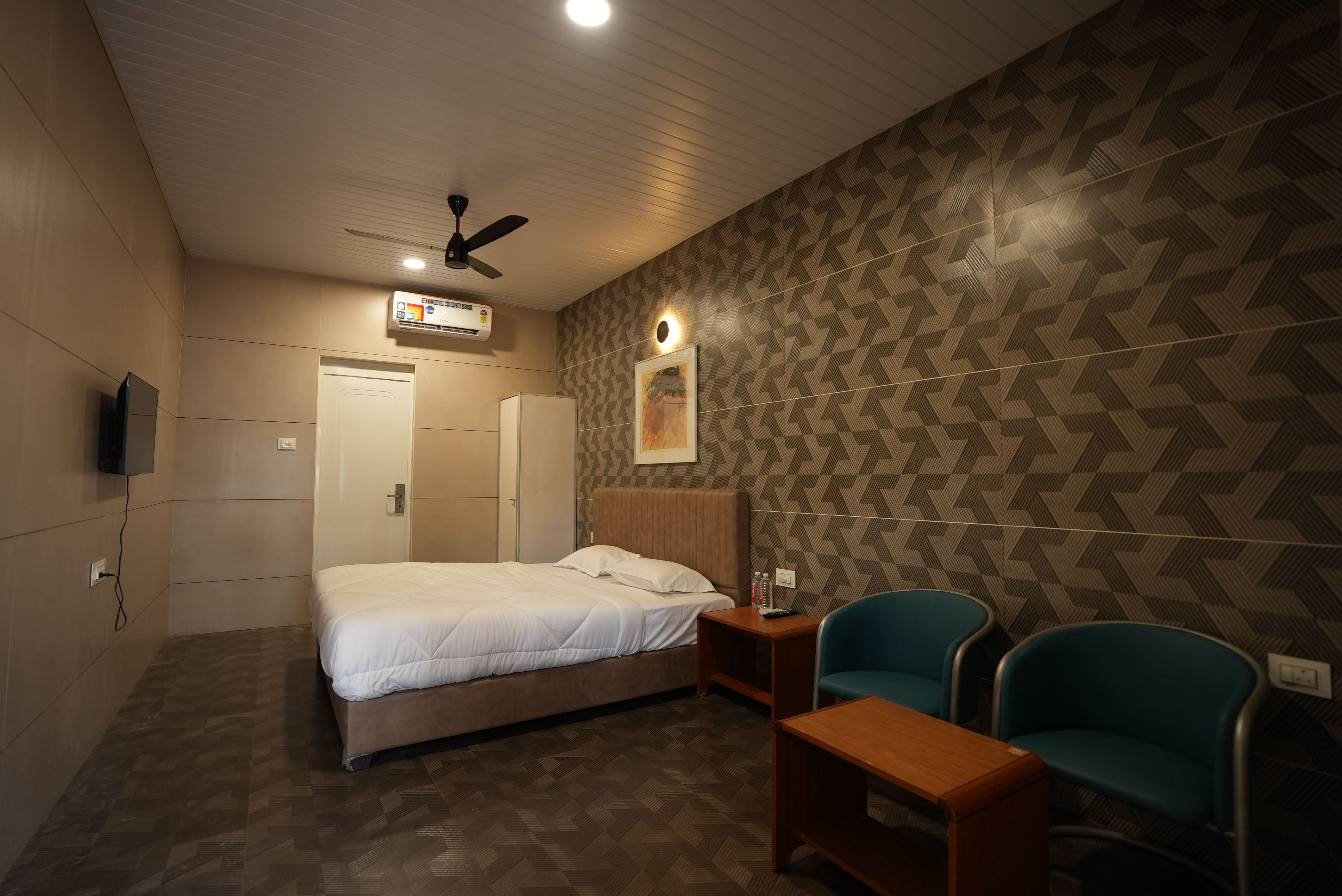 Vihara Inn - Tap to explore photos