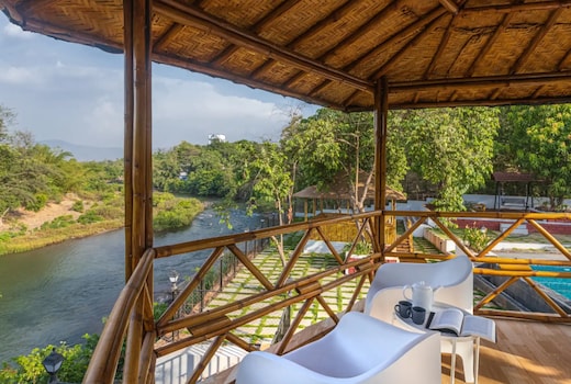 SaffronStays Riverfront Manor