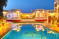 DOWLAT VILLAS PALACE | Pool & Wi-Fi, Prantij