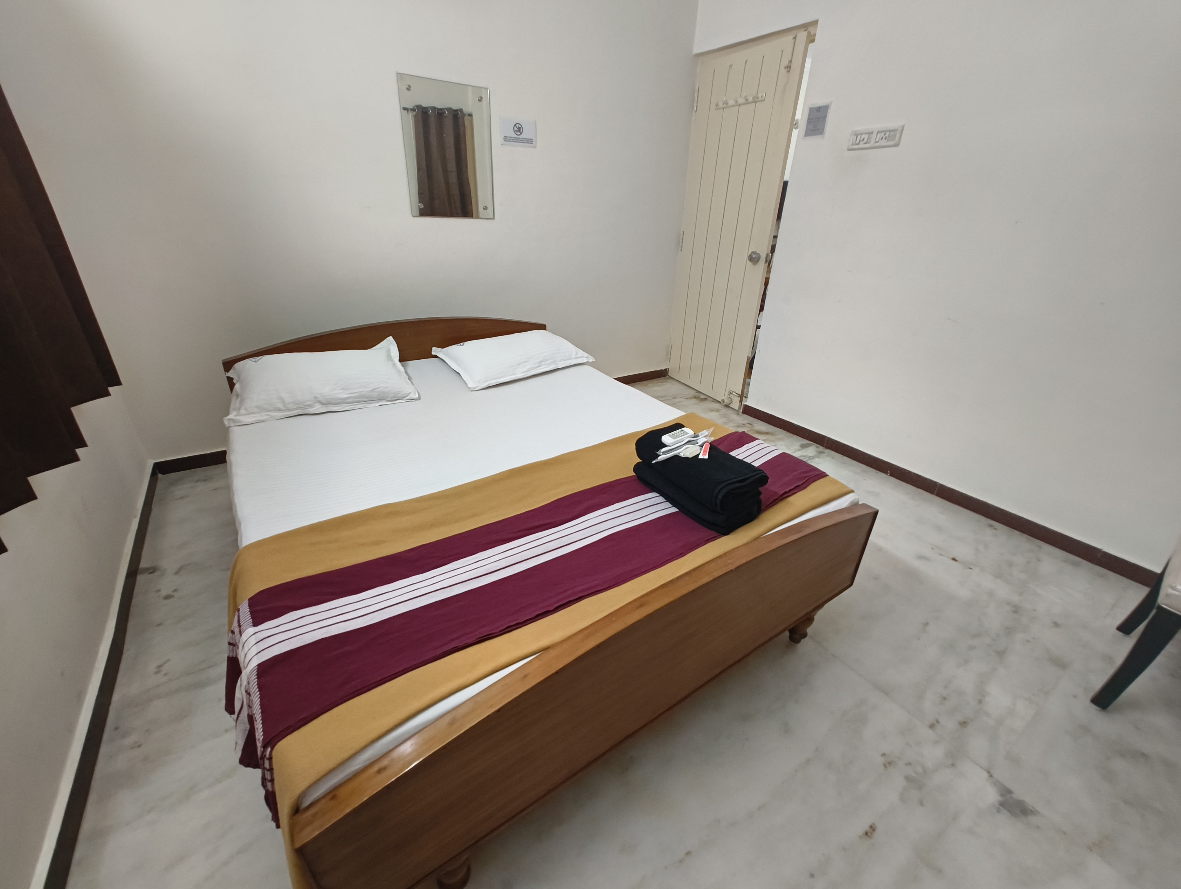 SAN1 Spacious 2 BHK Apartment - Tap to explore photos