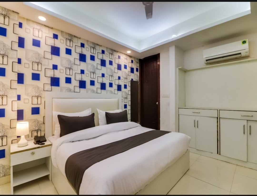 Hotel Silver Stay Delhi - Tap to explore photos