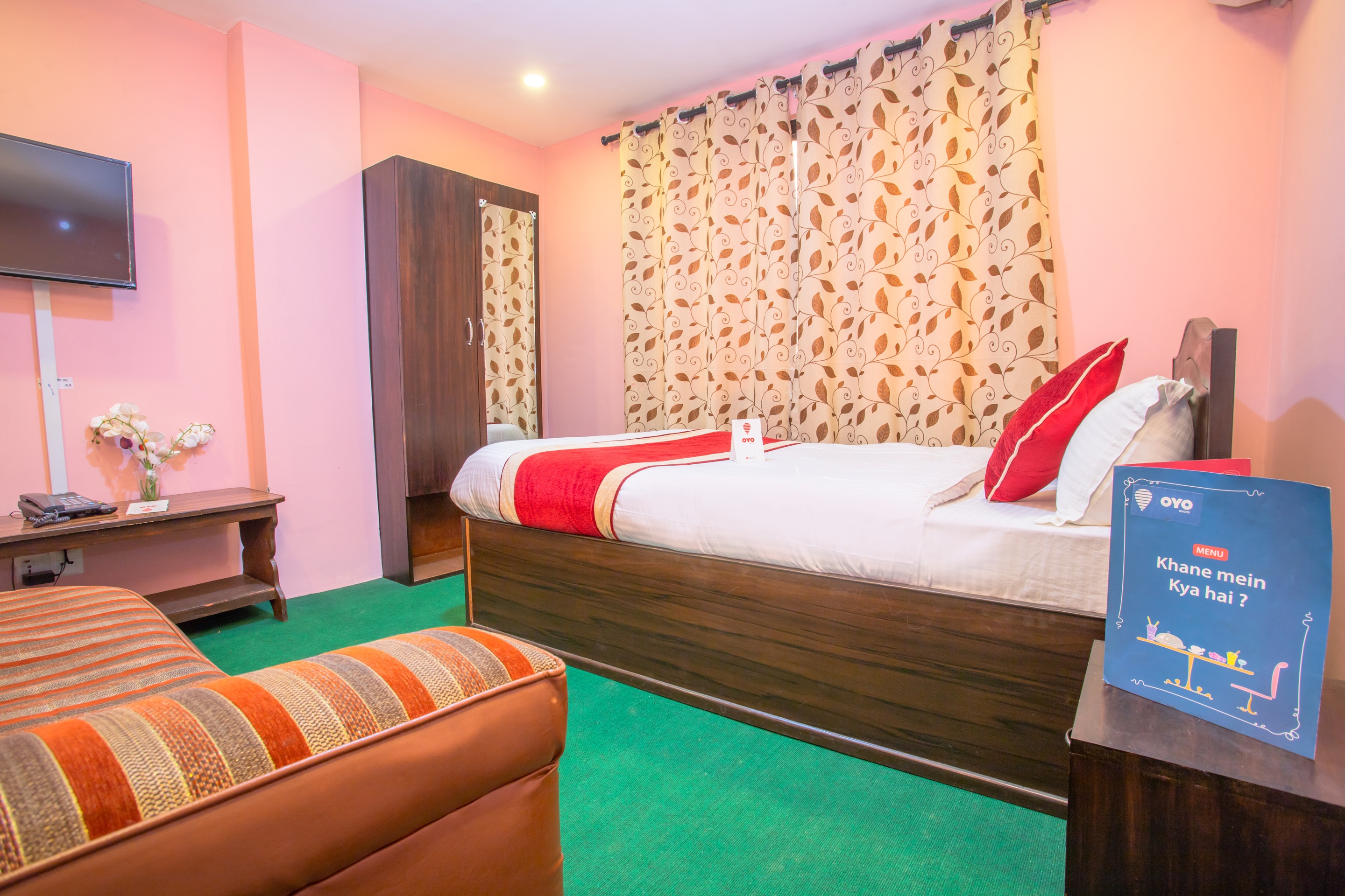 OYO 137 Hotel Pranisha Inn - Tap to explore photos