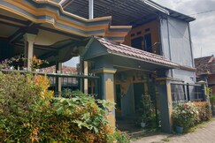 Hotel O Kos Haji Jakfar SyariahNearPancoran mas 25, Banyuwangi