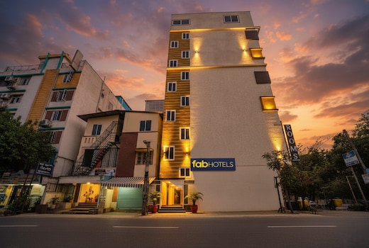 FabHotel HSR Gateway - Nr. Forum Mall
