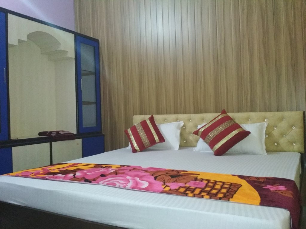 Anshika Homestay - Tap to explore photos