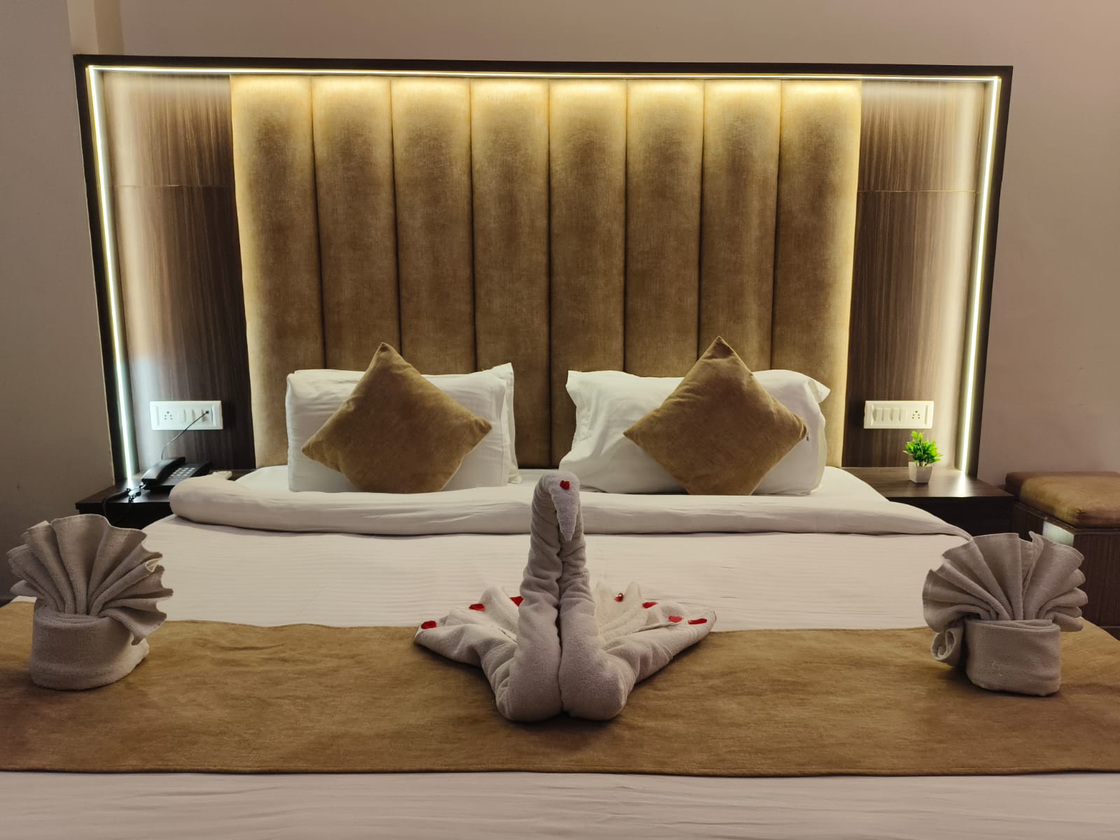Brinjal Hotels @Har Ki Pauri Road - Tap to explore photos