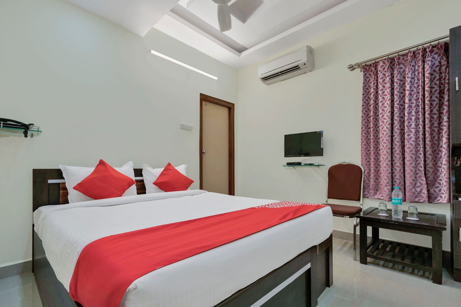 Hotel Dream Connect Near by Narsingi ,kokapet ,Gandipet and Golkonda . - Tap to explore photos