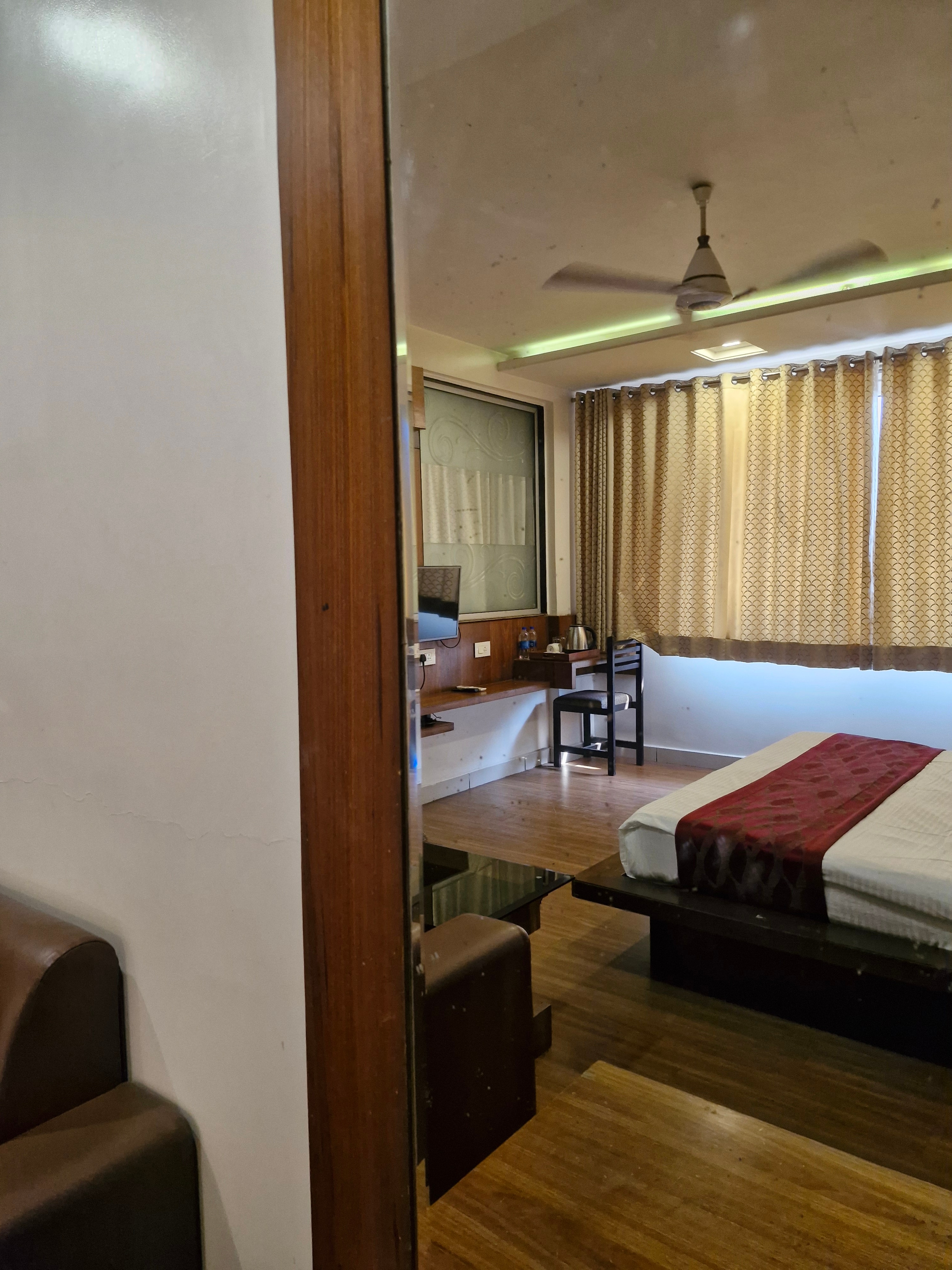 Hotel Radiant 5