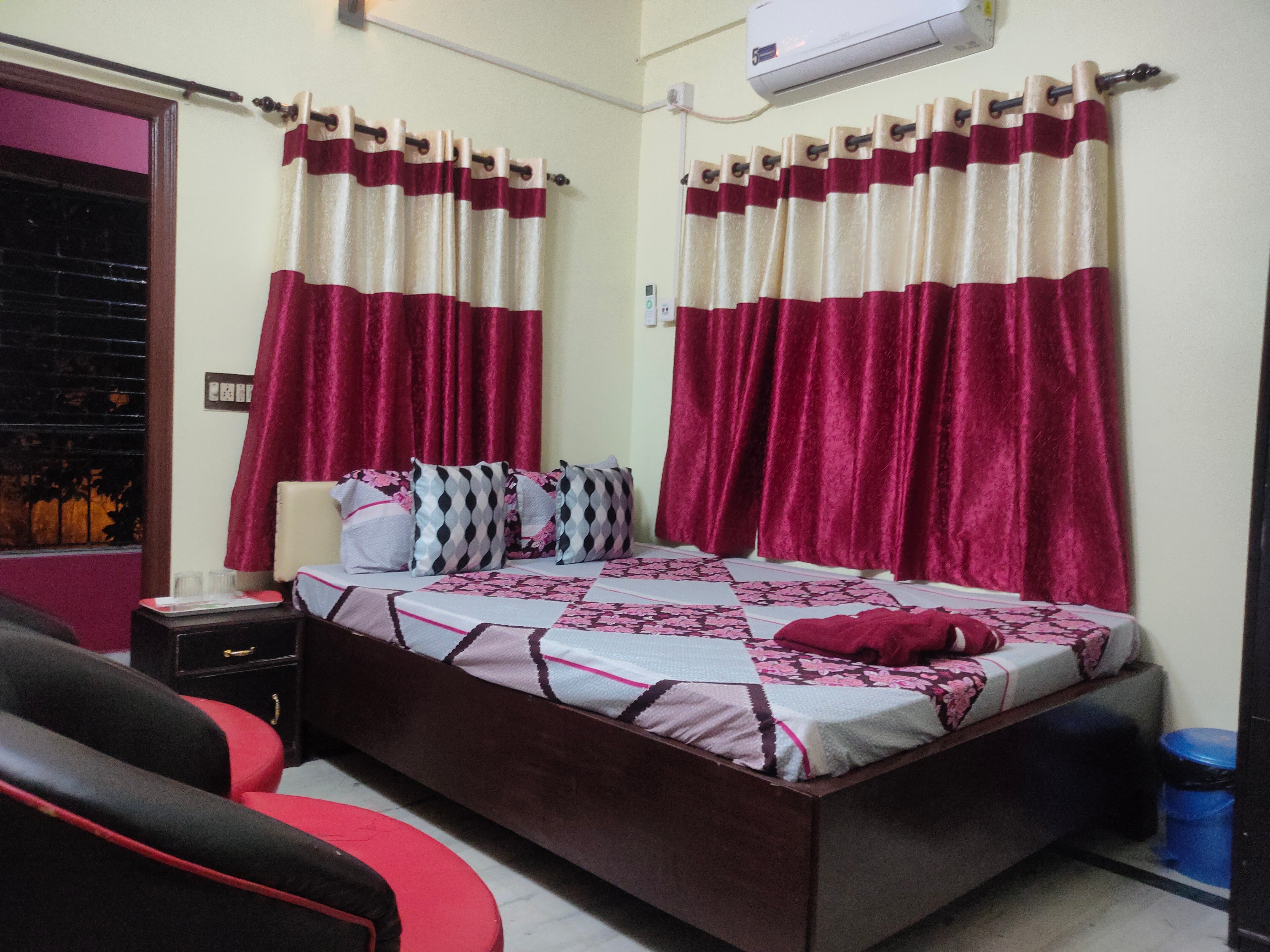 Gitanjali Guest House -Serviced Apartment - Tap to explore photos