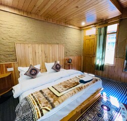 Deluxe rooms with private balcony