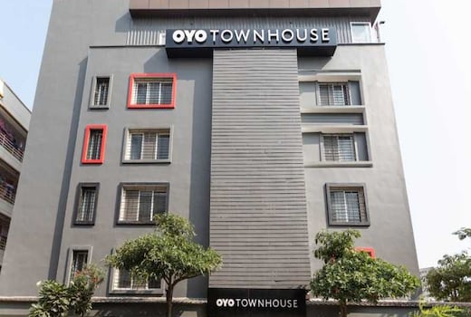 Townhouse Lake Town Clock Tower Formerly Crown Comfort