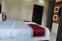 Hotel full moon night and restaurant, Dalhousie