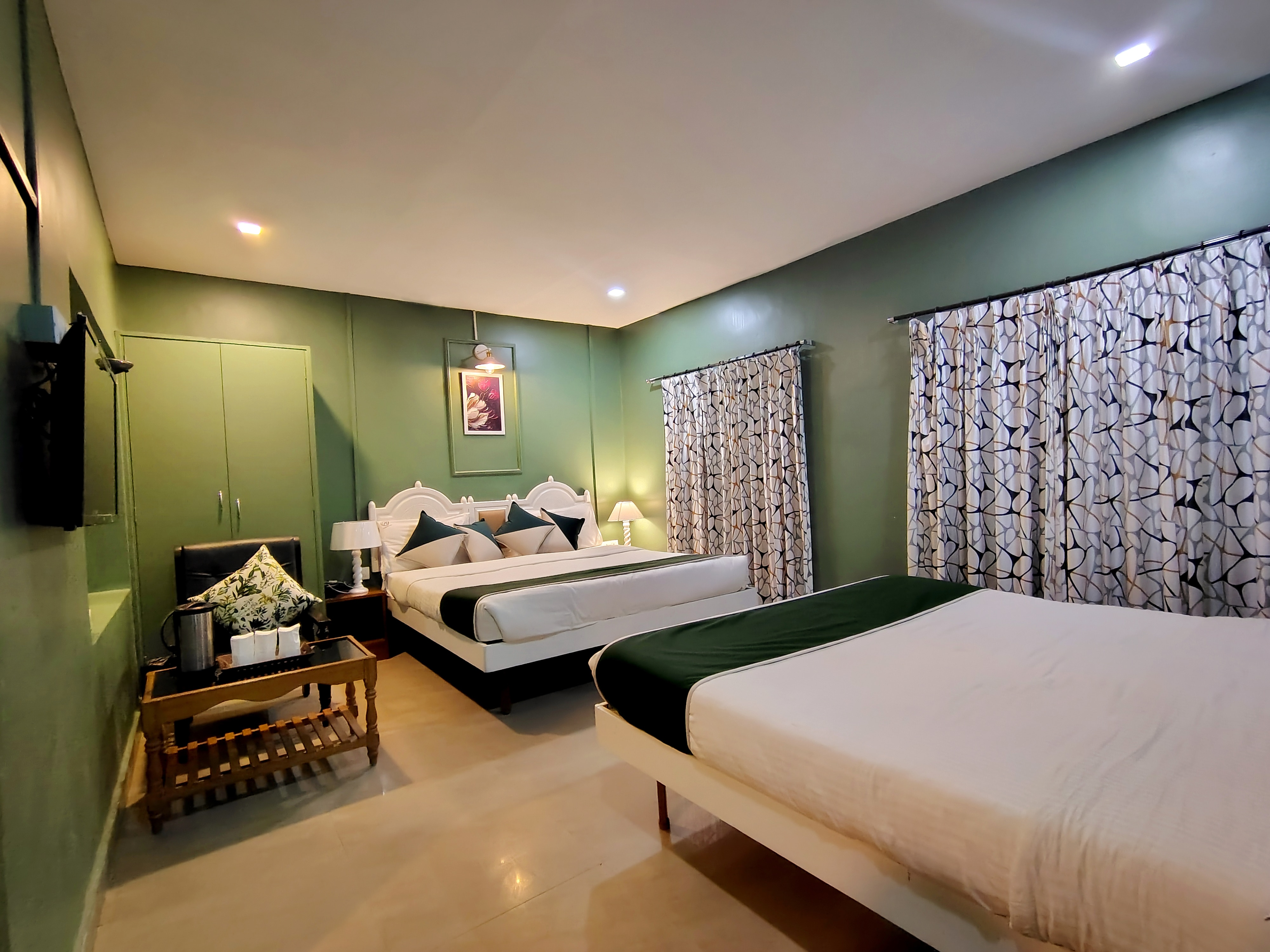 7 ROADS RESORTS - Tap to explore photos