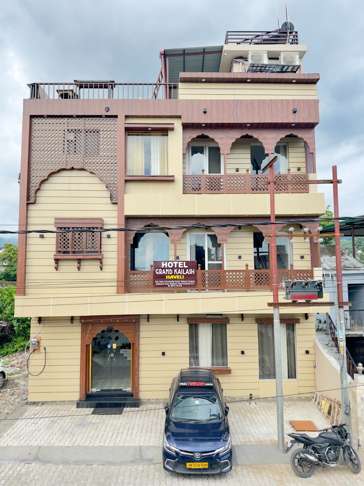 Hotel Grand Kailash Haveli - Tap to explore photos
