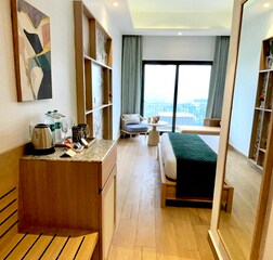 Luxury Rooms: Lake View