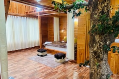 Sunflower Treehouse and Cottages, Sainj