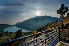 StayVista at Lake Trails with Bonfire and Valley View, Bhimtal
