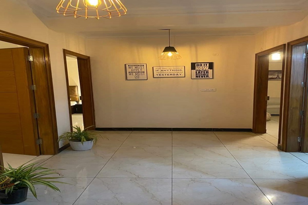 Elegante 1 Bedroom Kitchen Luxury Stay in Noida - Tap to explore photos