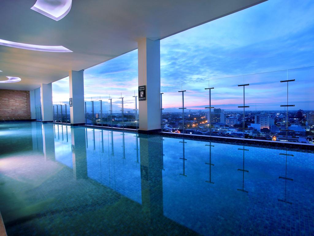 Aston Makassar Hotel & Convention Center - Tap to explore photos