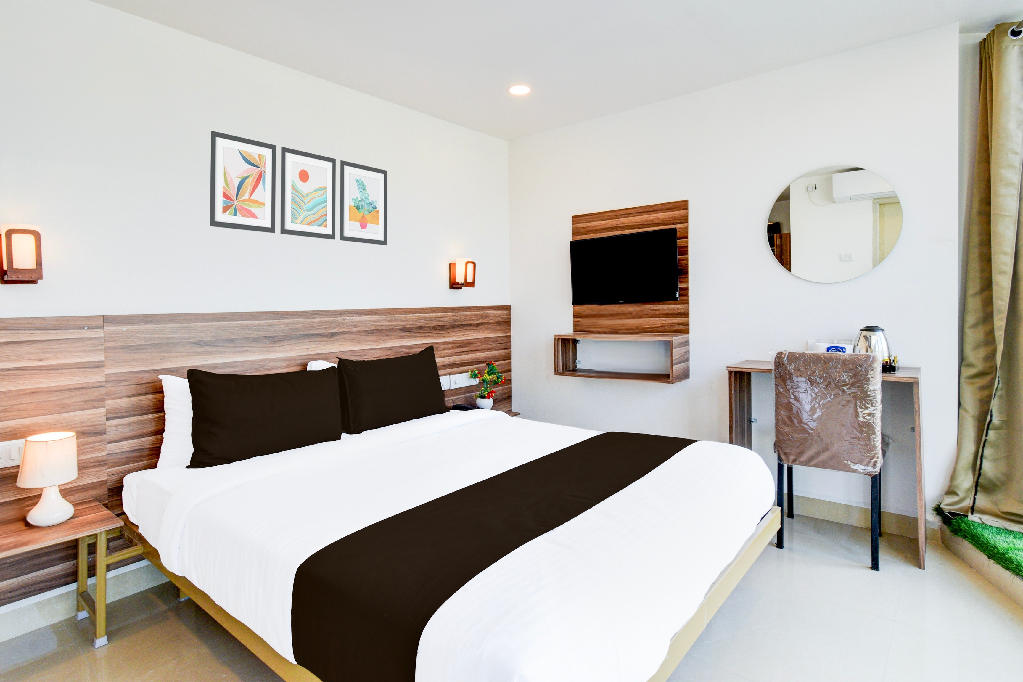 Hotel SRH luxury Rooms Near Rail Nilayam, NCL. - Tap to explore photos