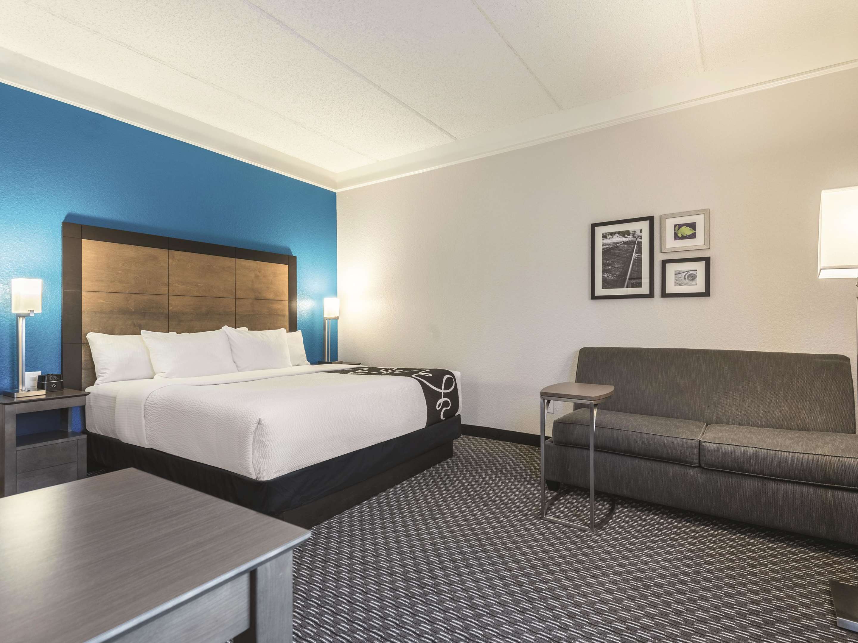 La Quinta Inn & Suites by Wyndham Orlando Lake Mary - Tap to explore photos