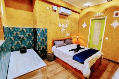 Mud House Bathtub CoupleFriendly, Noida