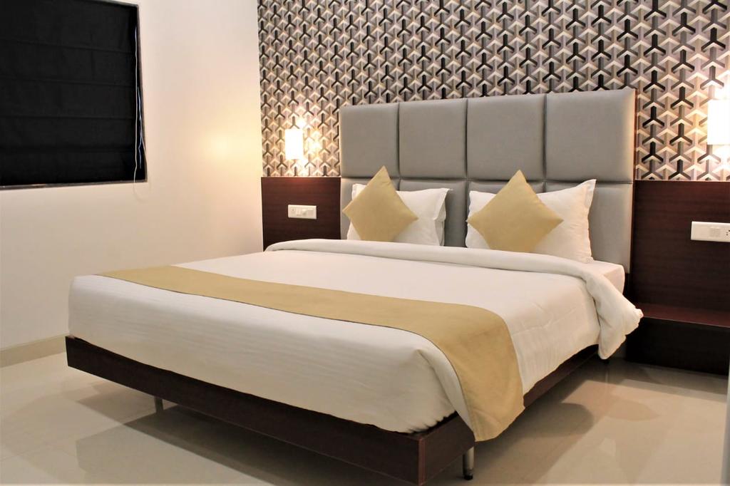 MAGNUS SQUARE - Business Hotel
