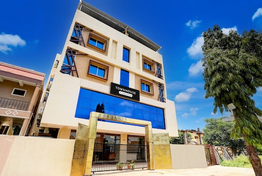 Super Townhouse Hoshangabad Road Near Aashima Mall