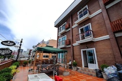 The Red Balcony Inn, Pattaya