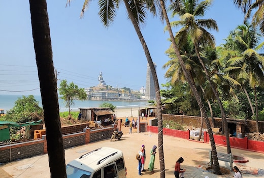 STAYMAKER Murudeshwar Beach House