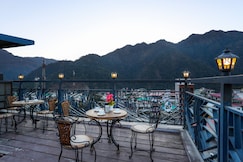 LA Riqueza Pride Inn  Near to Lakshman Jhula, Rishikesh