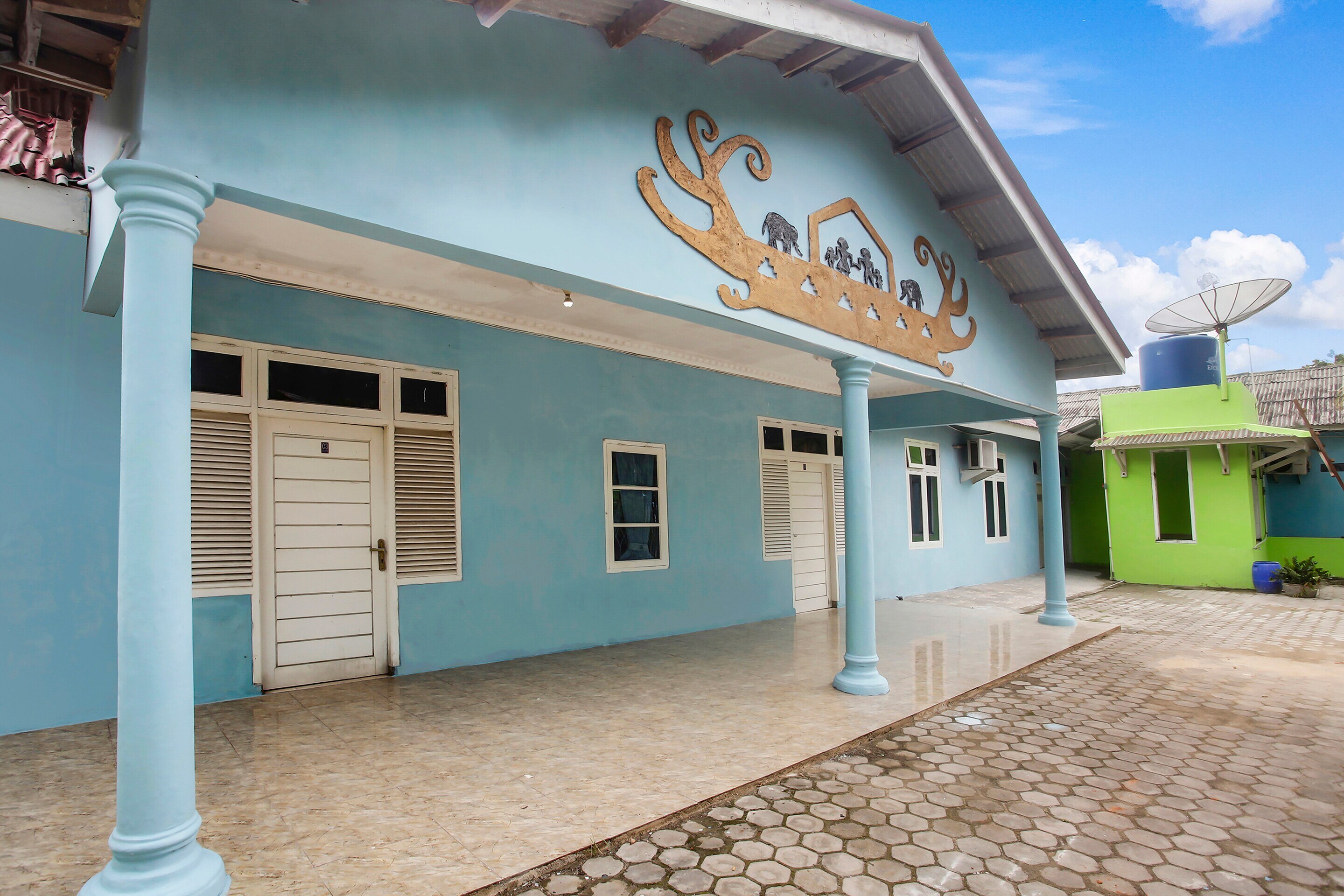 OYO 91005 Cottage Putra Mutun Beach - Tap to explore photos