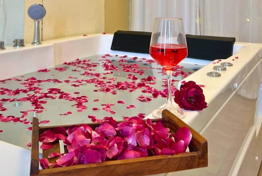 New Offer  Cayetana Luxury 3BHK   Balcony Jacuzzi