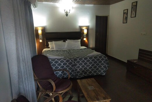 Glen's Inn Morjim