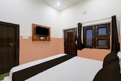 Hotel O Gopi Dham, Govardhan