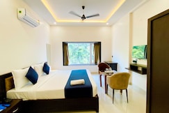 Hotel URS Palace, Indore