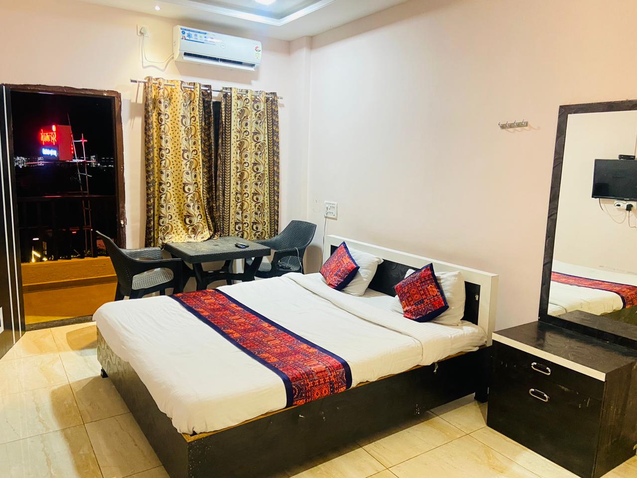 Hotel Meghmalhar Lodge - Tap to explore photos
