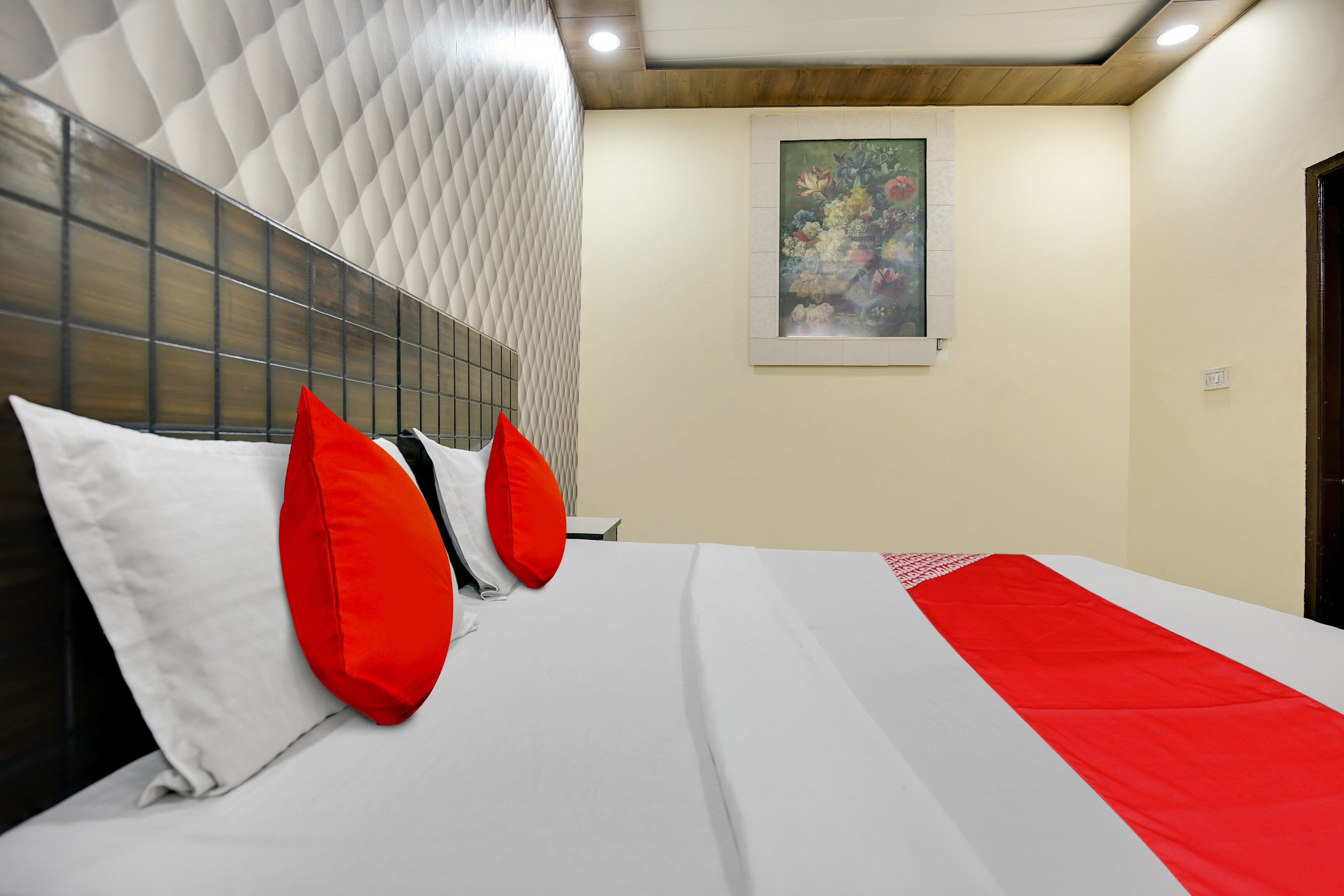 Super Hotel O Sector 58 Mohali Formerly Hotel Alpha - Tap to explore photos
