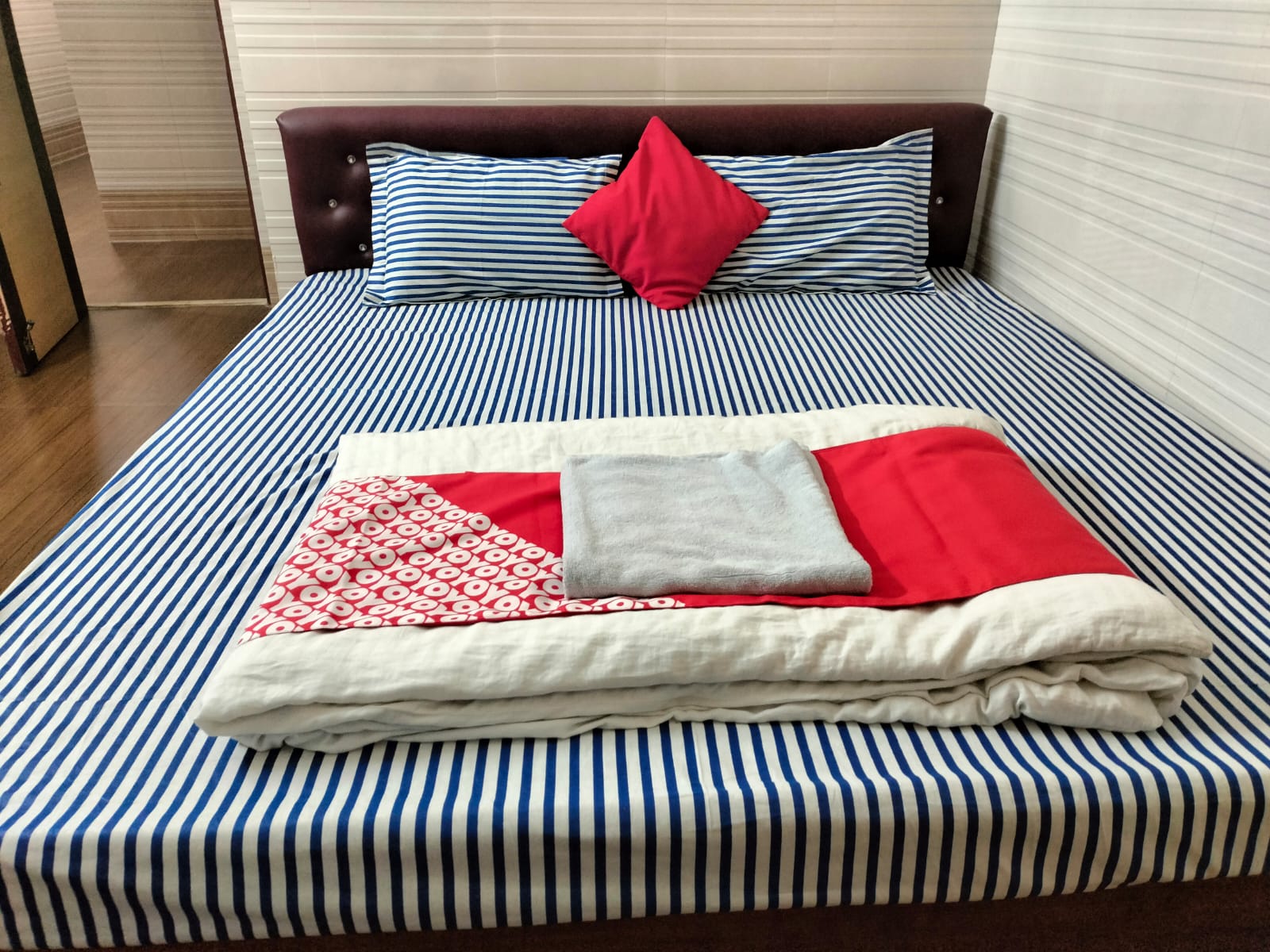 Hotel Pari Residency - Tap to explore photos