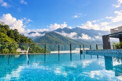 Roots & Peaks Wellness Hotel, Rishikesh
