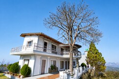 The Pine Villa (4BHK with WiFi & Cook), Almora