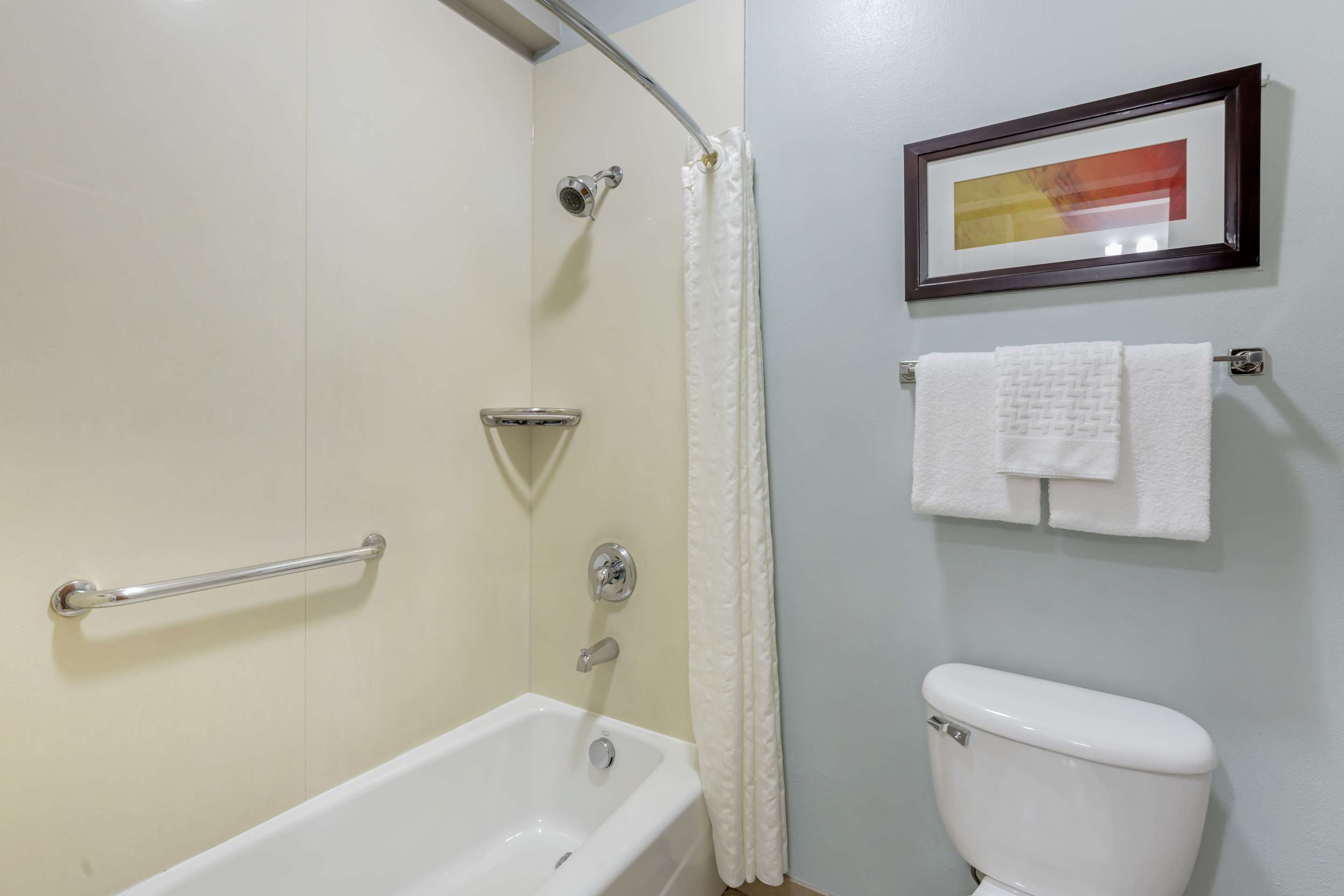 Best Western Plus Peppertree Inn At Omak - Tap to explore photos
