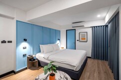 CMYK Boutique Hotel - 3-Min Walk to MRT Huai Khwang, Bangkok